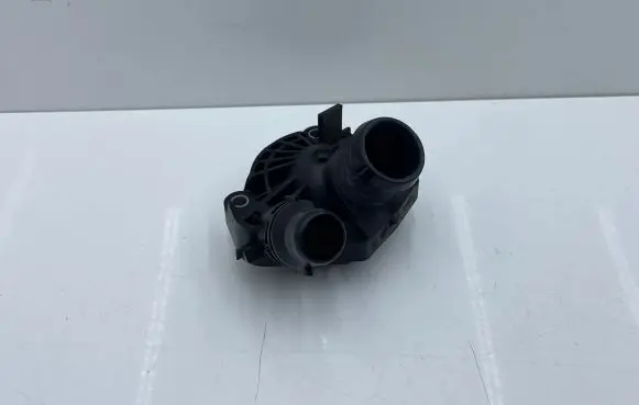 BMW 2 F46 Thermostat housing 4116830