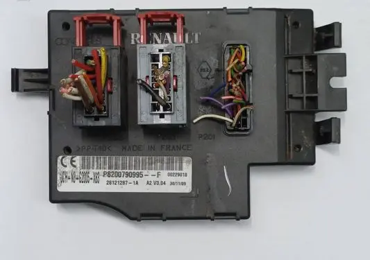 Renault Trafic II (X83) Comfort/convenience module P8200790995F P8200790995 8200790995