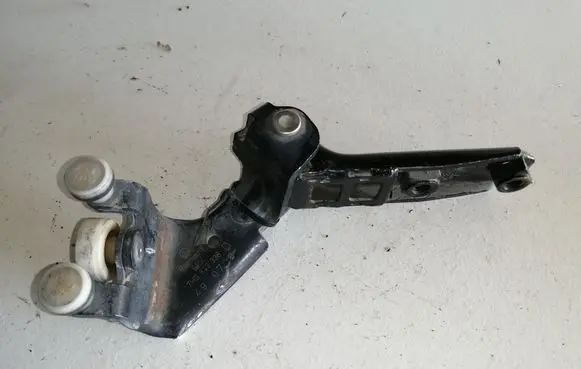 Volkswagen Transporter - Caravelle T5 Sliding door middle roller runner 7H0843336D 7H0843336