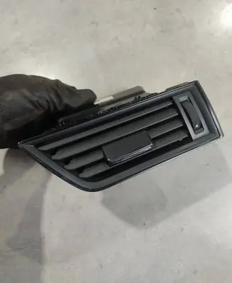 Skoda Superb B8 (3V) Dashboard air vent grill cover trim 3V0819702B 19042017 9088