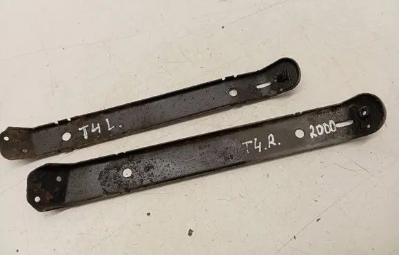 Front bumper mounting bracket