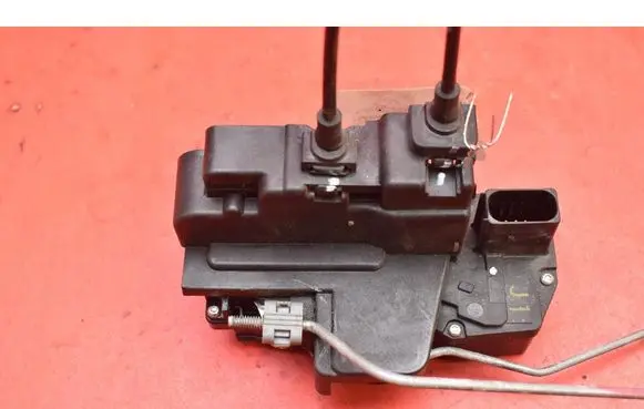Chevrolet Captiva Front door lock A046818