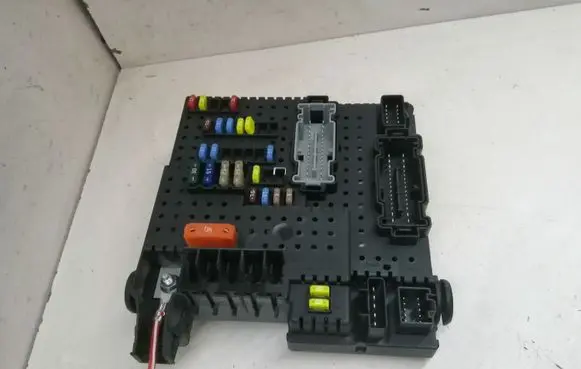 Volvo XC90 Fuse module 30728512 05W224 30728273