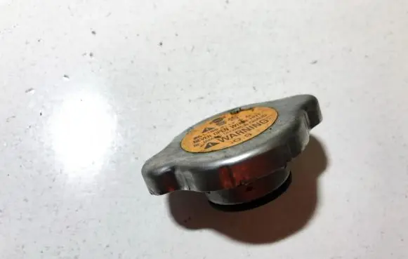 Mitsubishi Carisma Coolant expansion tank/reservoir cap 