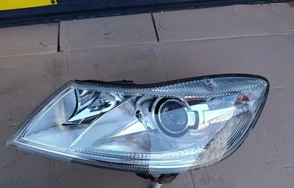 Skoda Octavia Mk2 (1Z) Headlight/headlamp 1Z1941015G