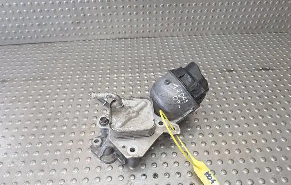 Toyota Yaris Oil filter mounting bracket 