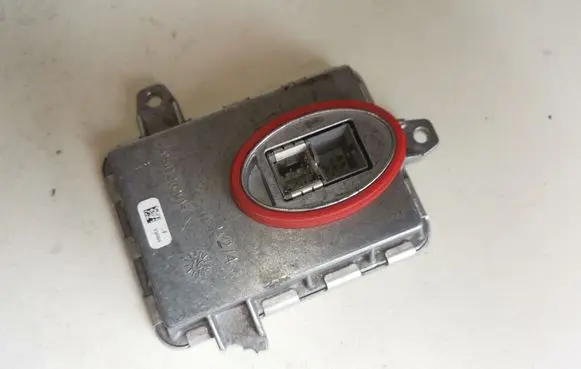 Chevrolet Camaro Headlight ballast module Xenon 130732931900 1307329319