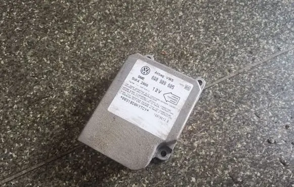 Skoda Octavia Mk1 (1U) Airbag control unit/module 6Q0909605