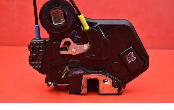 Toyota Avensis Verso Rear door lock