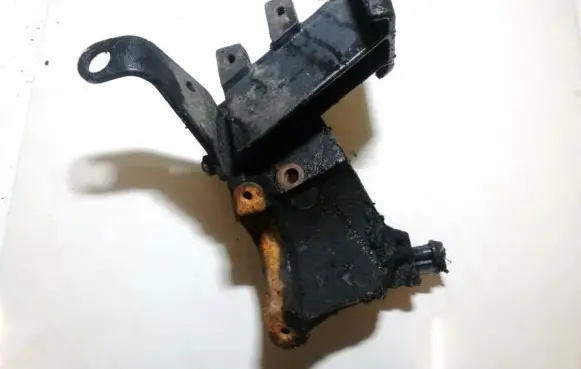 Volvo S70 V70 V70 XC Engine mounting bracket 074115369
