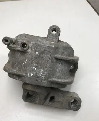 Volkswagen Golf Plus Engine mount bracket 1KO199262