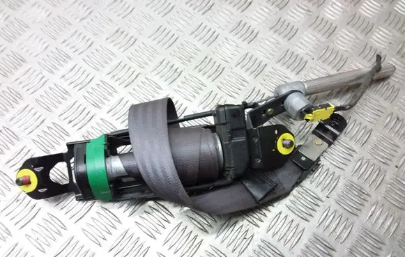 Volvo V70 Front seatbelt