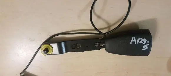 Front seatbelt buckle