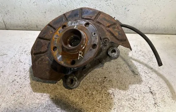 Volkswagen PASSAT B6 Front wheel hub