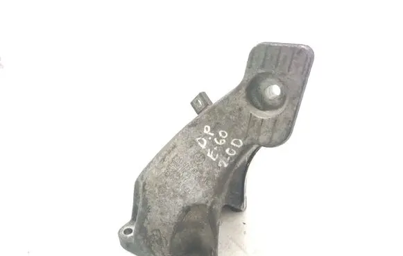 BMW 5 E60 E61 Engine mounting bracket 6777056 13807410