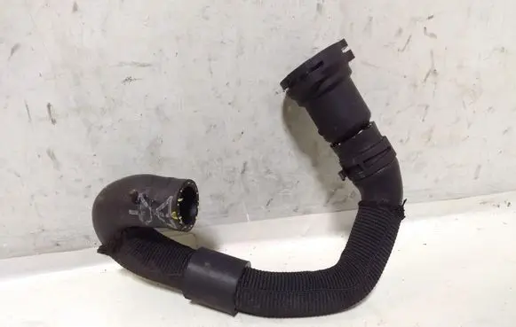 Volkswagen PASSAT B8 Engine coolant pipe/hose