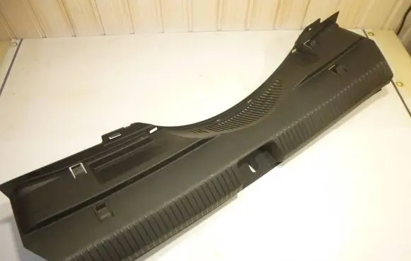 Trunk/boot sill cover protection
