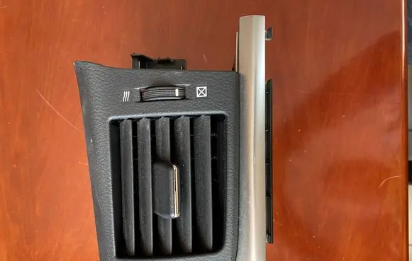 Lexus CT 200H Dash center air vent grill 5565076010