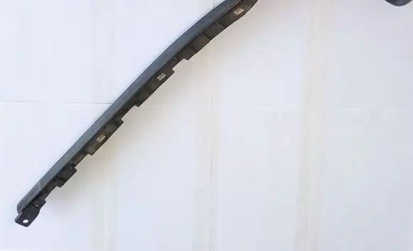 Front bumper lip