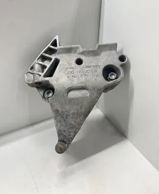 Engine mounting bracket