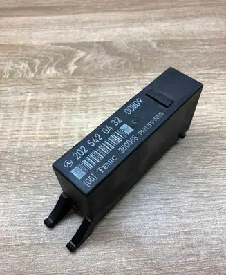 Mercedes-Benz E W210 Light module LCM 2025420432 350065