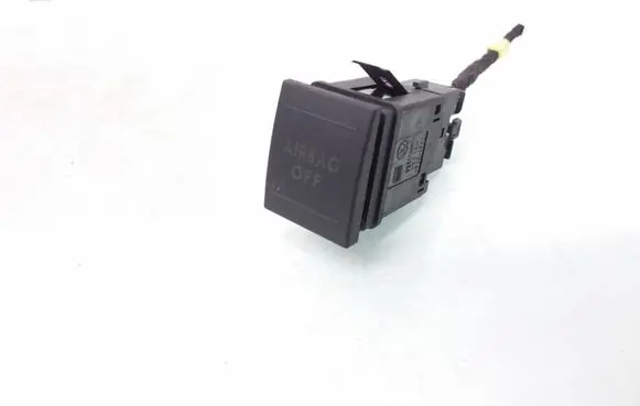 Passenger airbag on/off switch