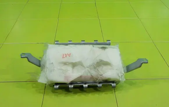 Toyota Avensis T270 Passenger airbag TG14B02001 XP260