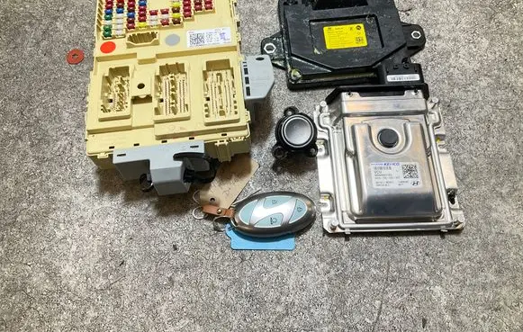 Hyundai Kona II Engine ECU kit and lock set 93931XG5000AU 350000ELB0 397510EXE