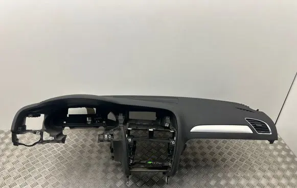 Audi A4 S4 B8 8K Dashboard