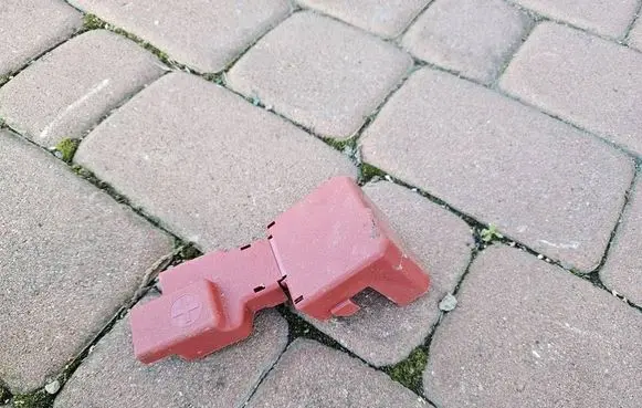 Positive cable (battery)