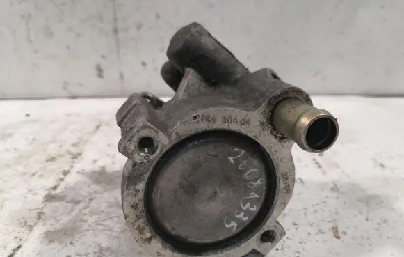 Opel Vivaro Power steering pump 26081335 8200024738