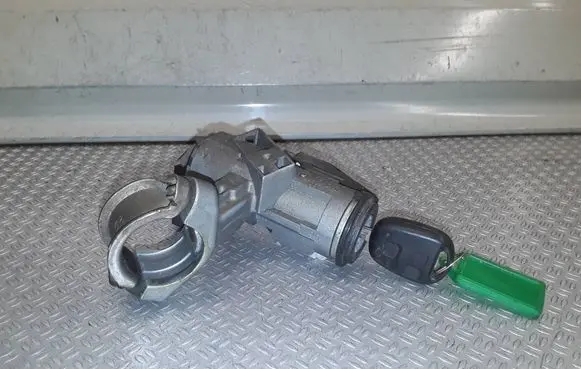 Toyota Corolla E120 E130 Ignition lock 45020024 8978302020