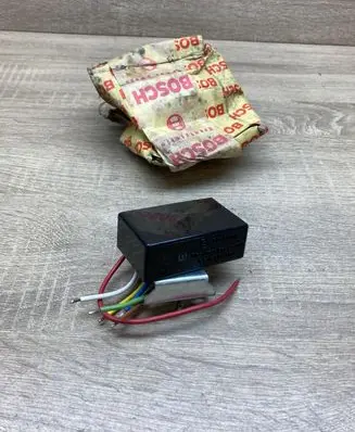 Mercedes-Benz 250 280 C CE W114 Window wiper relay 0335320005