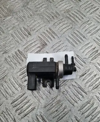 Audi A4 S4 B6 8E 8H Turbo solenoid valve 1J090627