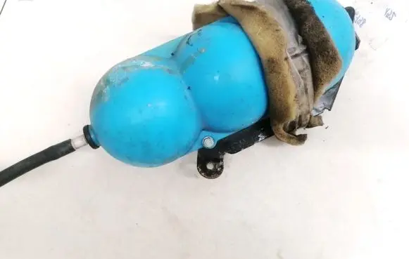 Vacuum air tank