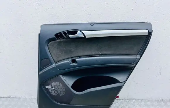Audi Q7 4M Rear door card panel trim 4L0861334 20070306 82110001