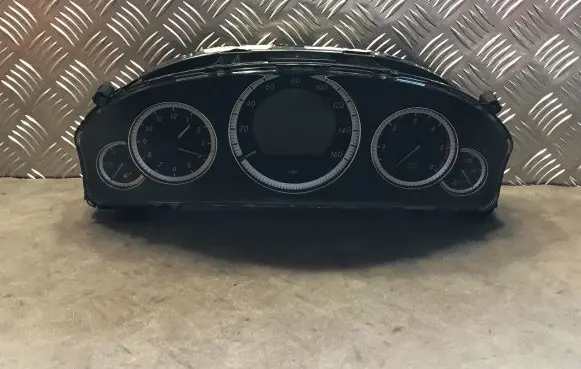 Mercedes-Benz E C207 W207 Speedometer (instrument cluster) A2129004304