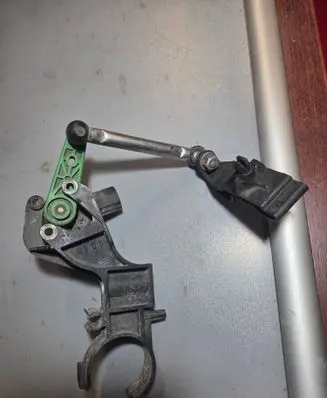 Headlight/headlamp level sensor