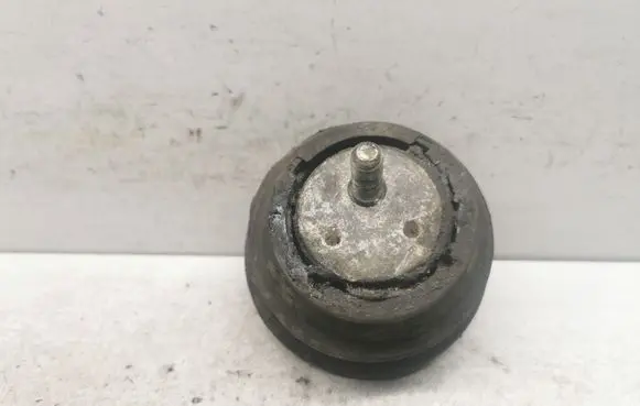 BMW 5 E39 Engine mount bracket 22116754608