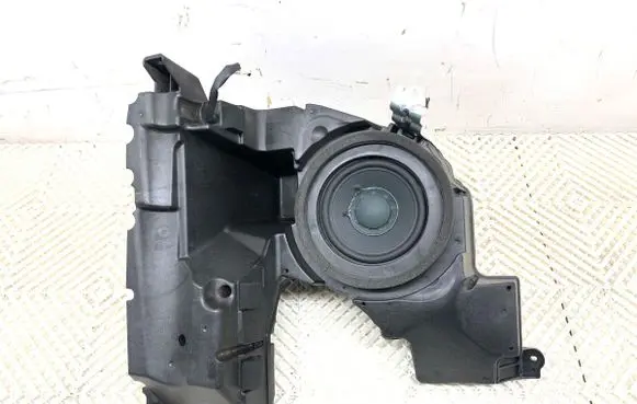 Lexus CT 200H Subwoofer speaker 8615076010