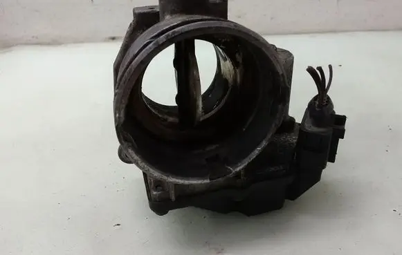 Volkswagen Caddy Throttle valve 03G128063A