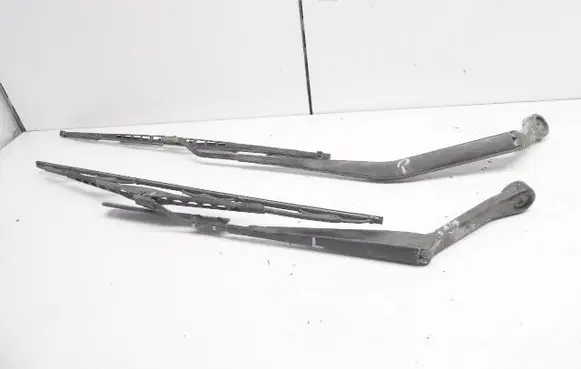 Nissan Serena Front wiper blade arm