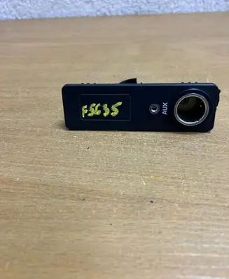 Jaguar XF X250 AUX in-socket connector 8X2319C166 F5635