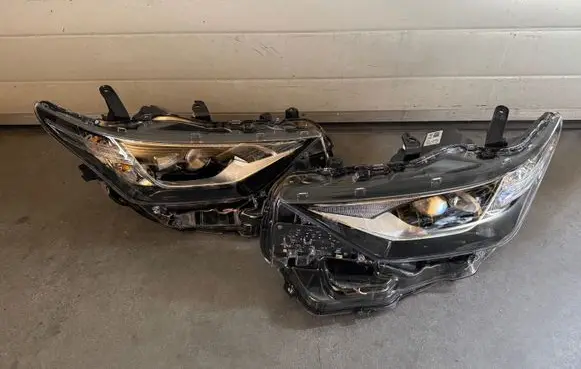 Toyota Auris E180 Headlight/headlamp 8111002K60 90070907