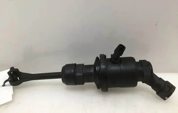 Nissan Note (E11) Clutch master cylinder 306101U60A