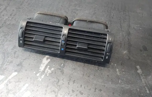 BMW 3 E46 Dash center air vent grill 8363199