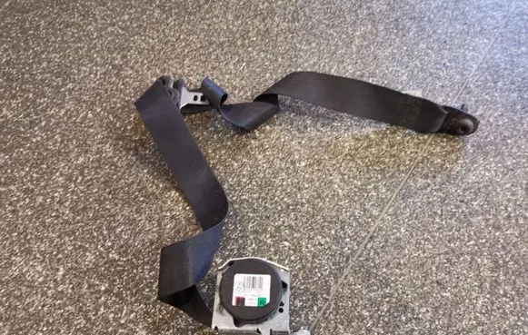 Ford Kuga I Front seatbelt 610116500B