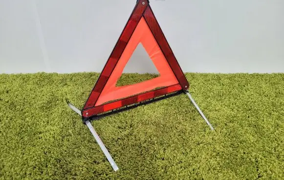 Nissan Qashqai Emergency warning sign 27R032746