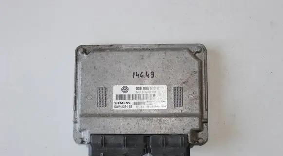 Volkswagen Polo Engine control unit/module 03E906033R 5WP4422402