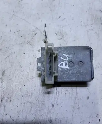 Volkswagen PASSAT B4 Heater blower fan relay H17838752E
